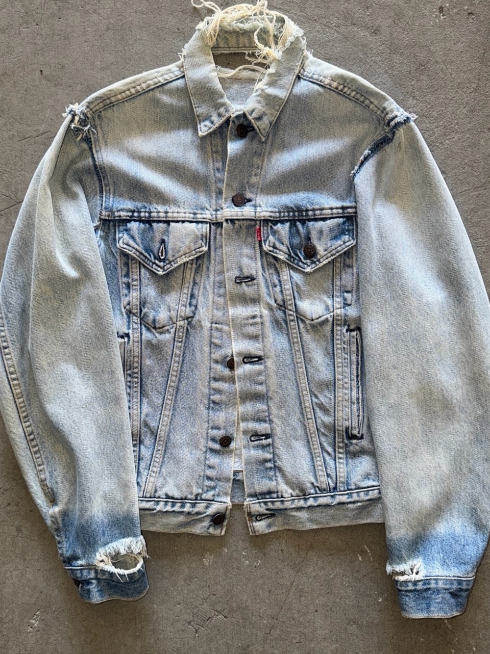 VTG Distressed Levi’s Denim Trucker Jacket